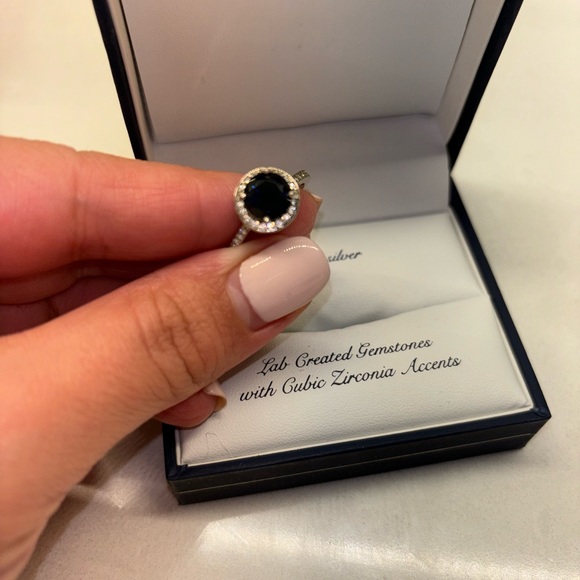 Ring - Picture 3 of 4